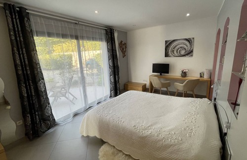 Magny-les-Hameaux Bed & Breakfast | Logement Indépendant Privatif en Plein Coeur de la Vallée de Chevreuse !