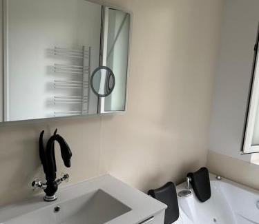 Besancon Apartment | Logement tout confort avec jardin proche centre