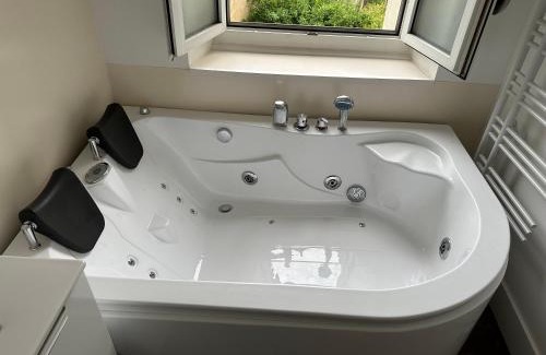 Besancon Apartment | Logement tout confort avec jardin proche centre