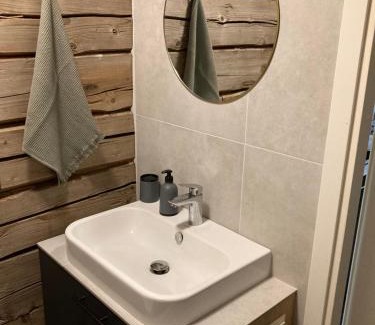 Viljandi County Apartment | Loghouse by the lake
