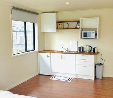Ruakaka House | Logies Lodge
