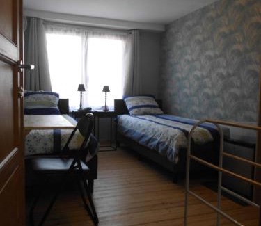 Heist House | Logies 't Eenvoud - Simple Rooms - Stilte, Rust & Herbronning aan Zee