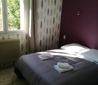 Saint-Martin-en-Bresse Hotel | Logis Au Puits Enchanté