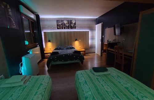 Tendon Hotel | Logis Auberge de la Poirie