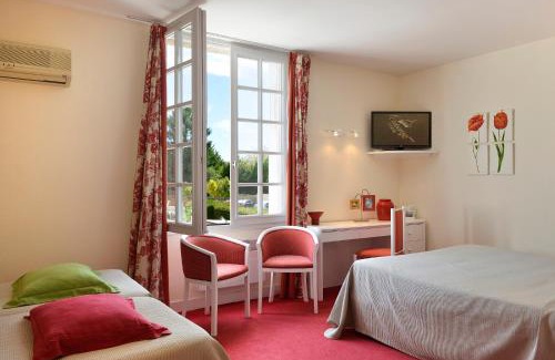 Chitenay Hotel | Logis Auberge Du Centre