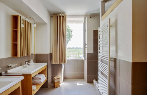 Saint-Etienne-De-Lisse Bed & Breakfast | Logis DE Valandraud