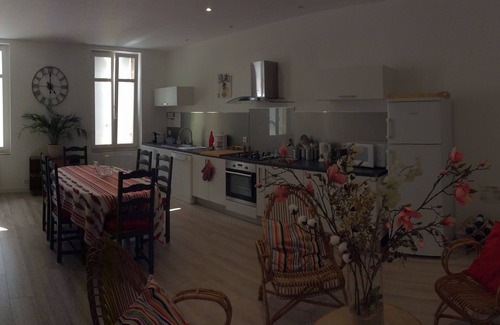 Saint-Emilion House | Logis de Villemaurine Gîte Stone house* in the heart of St Emilion 2-8 Pers