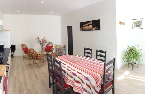 Saint-Emilion House | Logis de Villemaurine Gîte Stone house* in the heart of St Emilion 2-8 Pers