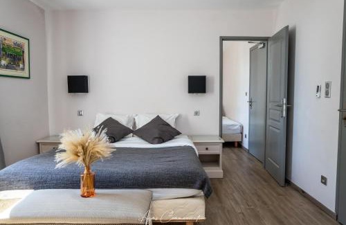 Puy-Saint-Martin Hotel | Logis du Champ De Mars