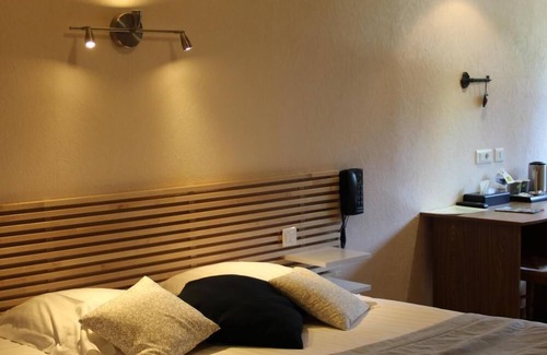 Anglards-de-Saint-Flour Hotel | Logis Hôtel la Méridienne