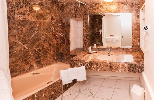 Quillan Hotel | LOGIS, Hôtel Cartier