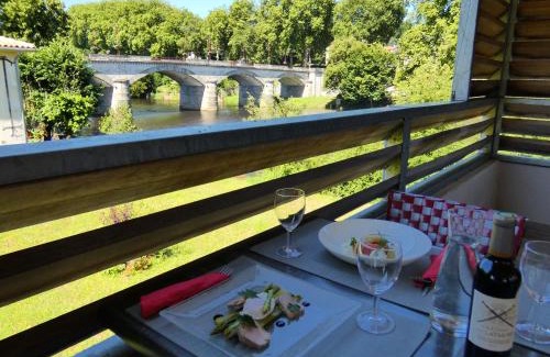 Confolens Hotel | Logis Hôtel Emeraude
