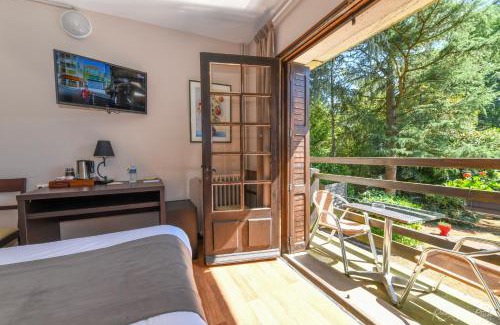 Saint-Laurent-sur-Sevre Hotel | Logis Hôtel La Chaumière