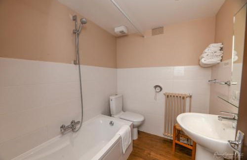 Saint-Laurent-sur-Sevre Hotel | Logis Hôtel La Chaumière