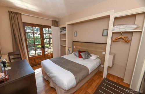 Saint-Laurent-sur-Sevre Hotel | Logis Hôtel La Chaumière