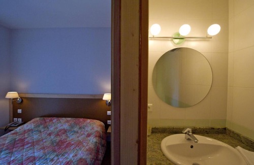 Yssingeaux Hotel | Logis Hôtel Le Cygne