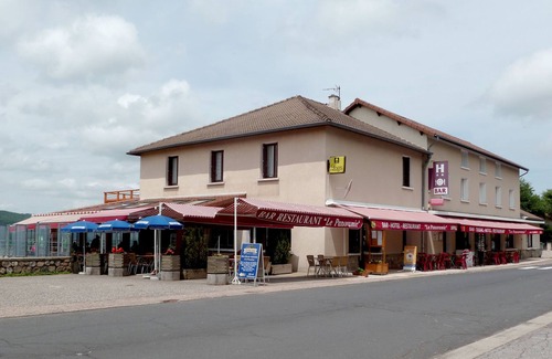 Le Lac-d'Issarles Hotel | Logis Hôtel le Panoramic