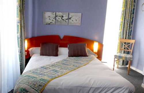 Riom-es-Montagnes Hotel | Logis Hôtel le Saint-Georges
