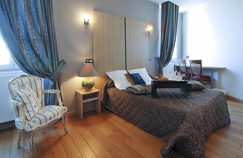 Sail-sous-Couzan Hotel | Logis Hôtel Le jardin des Thermes
