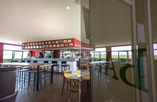 Buigny-Saint-Maclou Hotel | Logis Hôtel & Restaurant de l'Aérodrome de la Baie de Somme