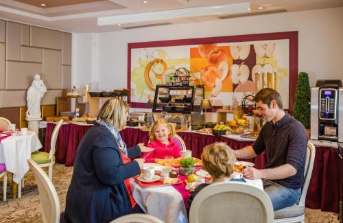 Villedieu-les-Poeles Hotel | Logis Hôtel Restaurant Le Fruitier
