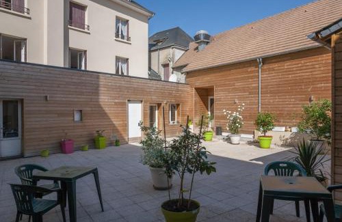 Beaumont-sur-Sarthe Hotel | Logis Hôtel & Restaurant de la Barque