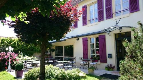Saint-Florentin Hotel | LOGIS - Hôtel Restaurant Les Tilleuls