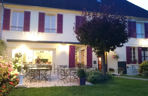 Saint-Florentin Hotel | LOGIS - Hôtel Restaurant Les Tilleuls