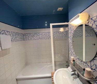 La Roche-Guyon Hotel | LOGIS Hôtel & Restaurant - Les Bords de Seine
