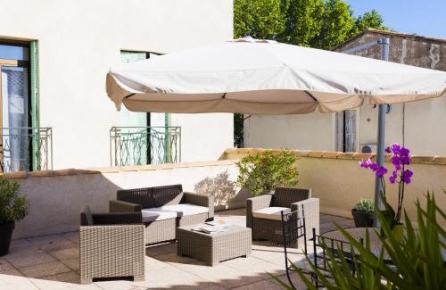 Saint-Gilles Hotel | Logis Hôtel Restaurant Le Cours
