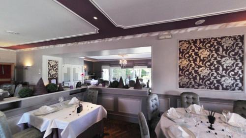Mayenne Hotel | Logis Hôtel-Restaurant La Croix Couverte