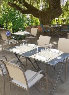 Quartier Malvares Hotel | Logis Hôtel Restaurant La Vieille Auberge, Art and Gallery