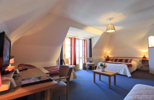 Salers Hotel | Logis Hôtel Restaurant & Spa les Remparts