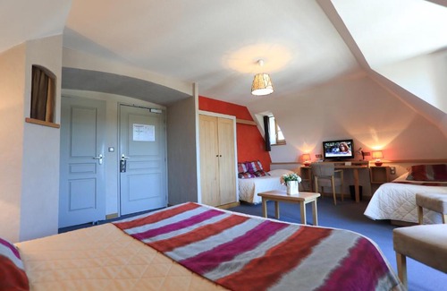 Salers Hotel | Logis Hôtel Restaurant & Spa les Remparts