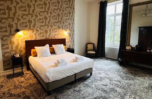 Chaintre Hotel | Logis Hôtels Château de La Barge