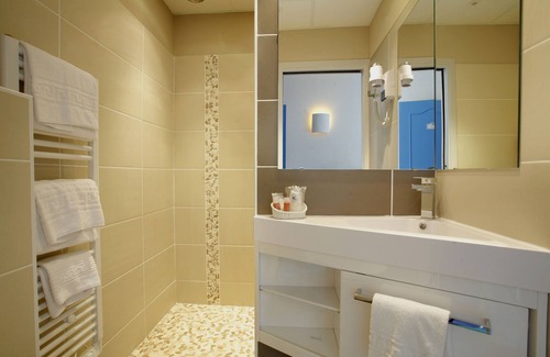 Tresses Hotel | Logis Hotel Corintel, Bordeaux Est