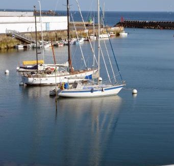 Plobannalec-Lesconil Hotel | Logis Hotel Du Port