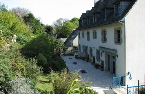 Rive Droite Hotel | Logis Hotel De La Corniche