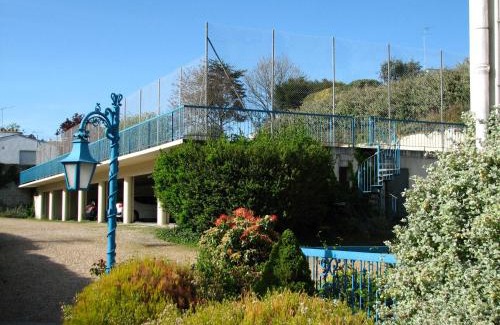 Rive Droite Hotel | Logis Hotel De La Corniche
