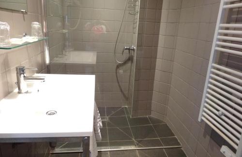 Lay-Saint-Remy Hotel | Logis Hotel des Portes de Meuse