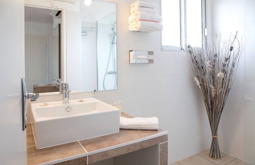 Le Grand Large Hotel | Logis Hotel et Restaurant Le Galion Canet Plage