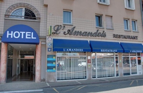Saint-Amand-Montrond Hotel | logis hotel l'Amandois