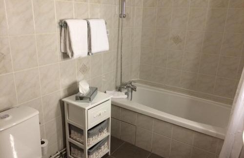 La Boisse Hotel | Logis Hotel Le Petit Casset