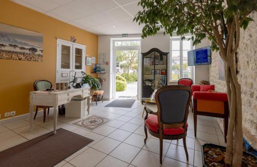 Saujon Hotel | Logis Hotel Le Richelieu - Royan Atlantique