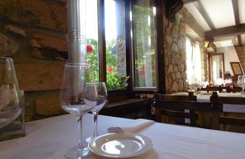 Arenas de Cabrales Hotel | Logis Hotel Restaurante La Casa de Juansabeli