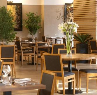 Loriol-sur-Drome Hotel | Logis Hotel Restaurant SPA Les Oliviers