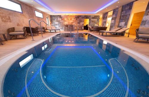 Loriol-sur-Drome Hotel | Logis Hotel Restaurant SPA Les Oliviers