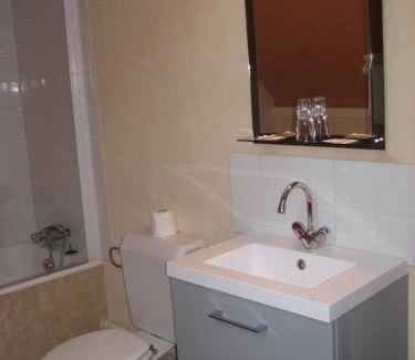 Charny Hotel | Logis Hotel Restaurant Le Cheval Blanc