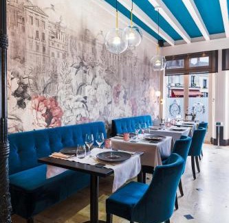 Blere Hotel | Logis Hotel Restaurant Le Cheval Blanc