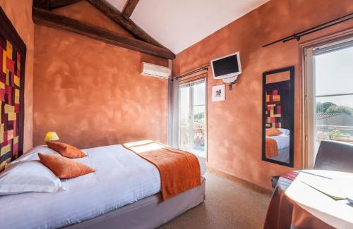 Melle Hotel | Logis hotels Les Glycines